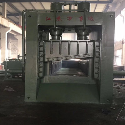 Hệ thống làm mát không khí cưa cổng thủy lực 8000kN công nghiệp với lưỡi dao 2000mm để cắt phế liệu nặng